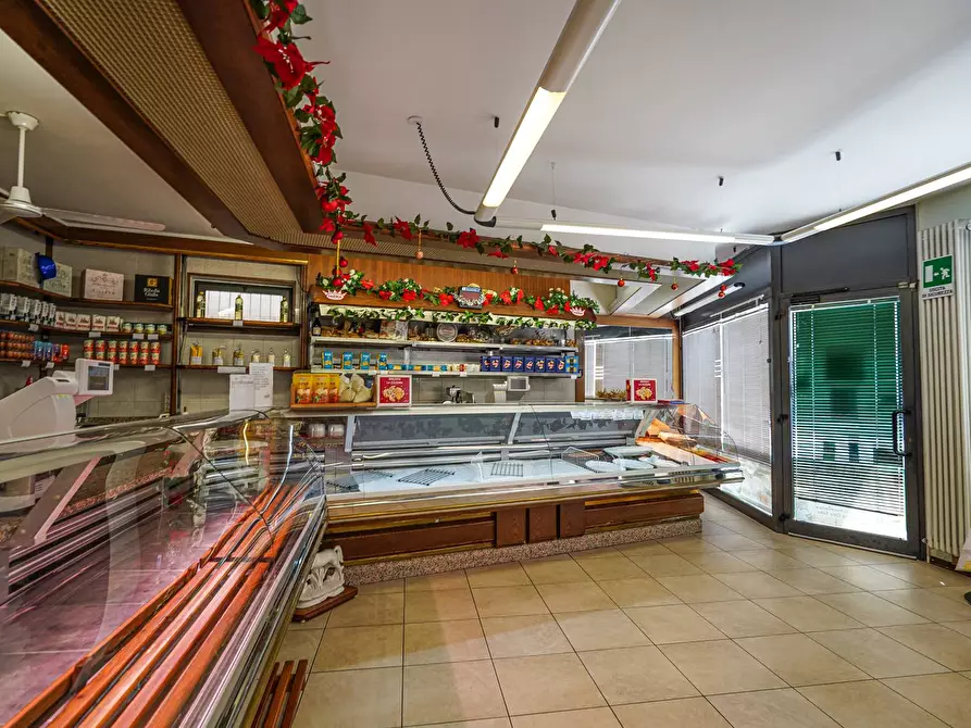 Immagine 6 di Attività commerciale in vendita  in Corso Vittorio Veneto 35 a Osio Sotto