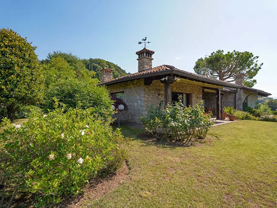 Immagine 18 di Villa in vendita  in Via Valle 1 a Bergamo