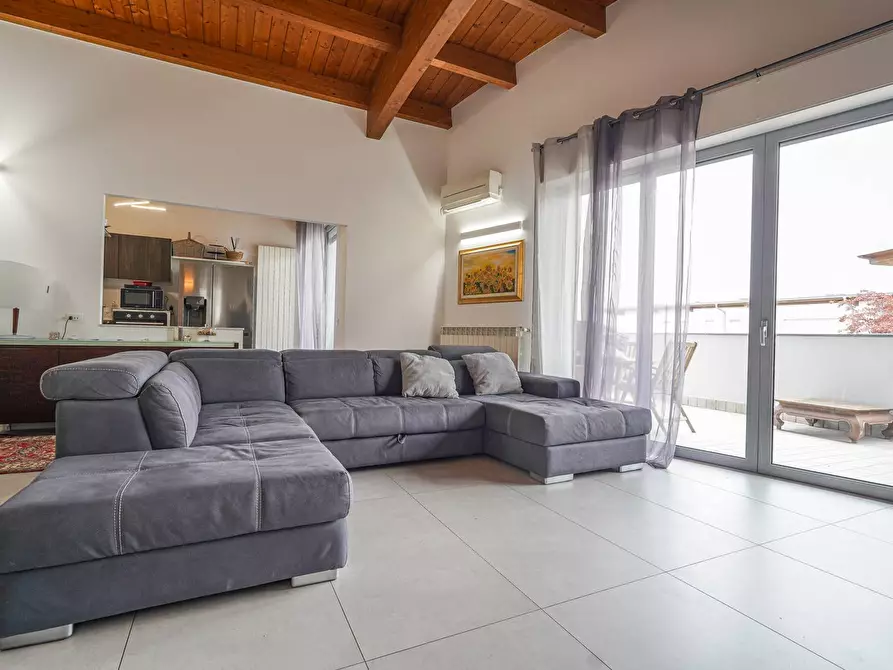 Immagine 5 di Attico in vendita  in via marconi 46 a Seriate