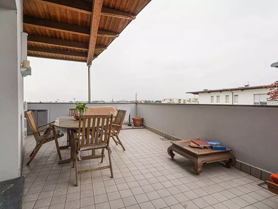 Immagine 11 di Attico in vendita  in via marconi 46 a Seriate