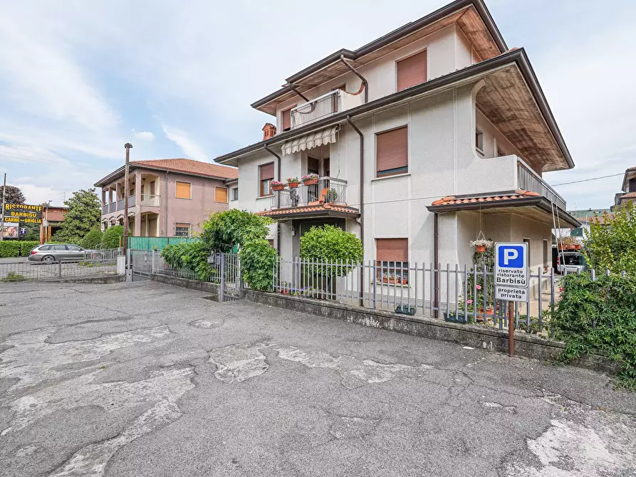 Immagine 7 di Locale commerciale in vendita  in Via Vittorio Veneto 1 a Almenno San Bartolomeo