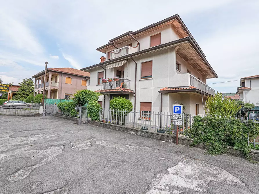 Immagine 8 di Locale commerciale in vendita  in Via Vittorio Veneto 1 a Almenno San Bartolomeo