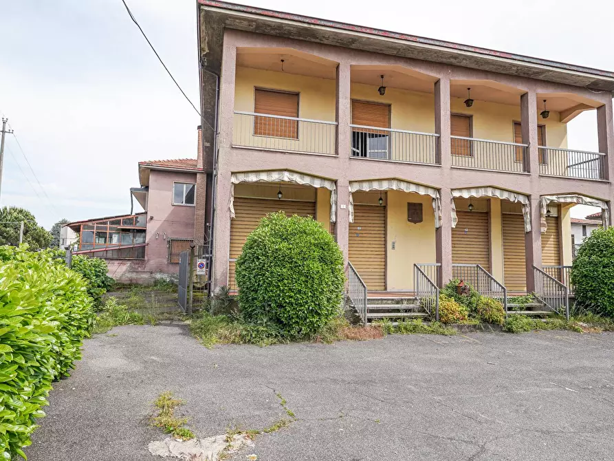 Immagine 11 di Locale commerciale in vendita  in Via Vittorio Veneto 1 a Almenno San Bartolomeo