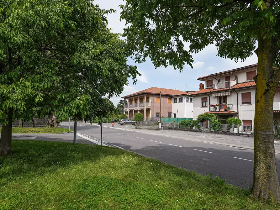 Immagine 18 di Locale commerciale in vendita  in Via Vittorio Veneto 1 a Almenno San Bartolomeo