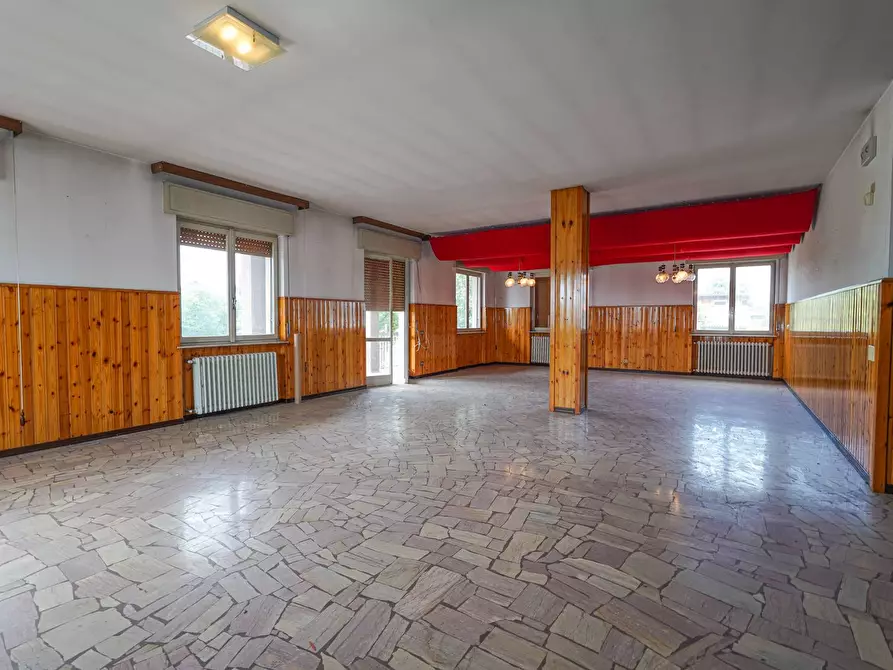 Immagine 48 di Locale commerciale in vendita  in Via Vittorio Veneto 1 a Almenno San Bartolomeo