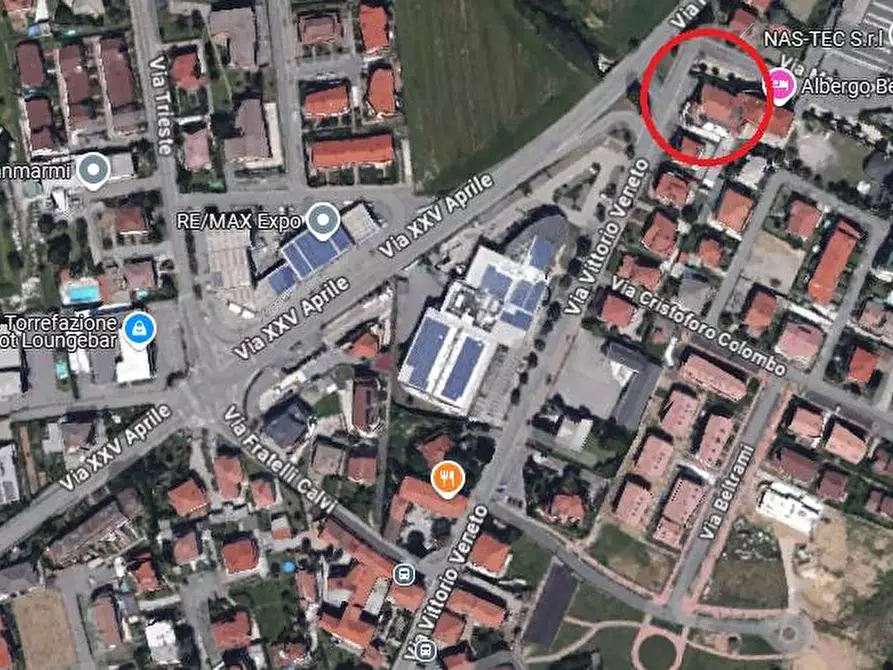 Immagine 2 di Locale commerciale in vendita  in Via Vittorio Veneto 1 a Almenno San Bartolomeo