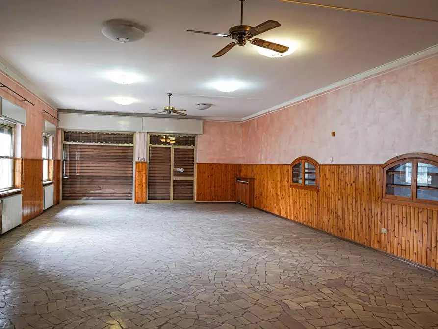 Immagine 1 di Palazzo in vendita  in Via vittorio Veneto 1 a Almenno San Bartolomeo