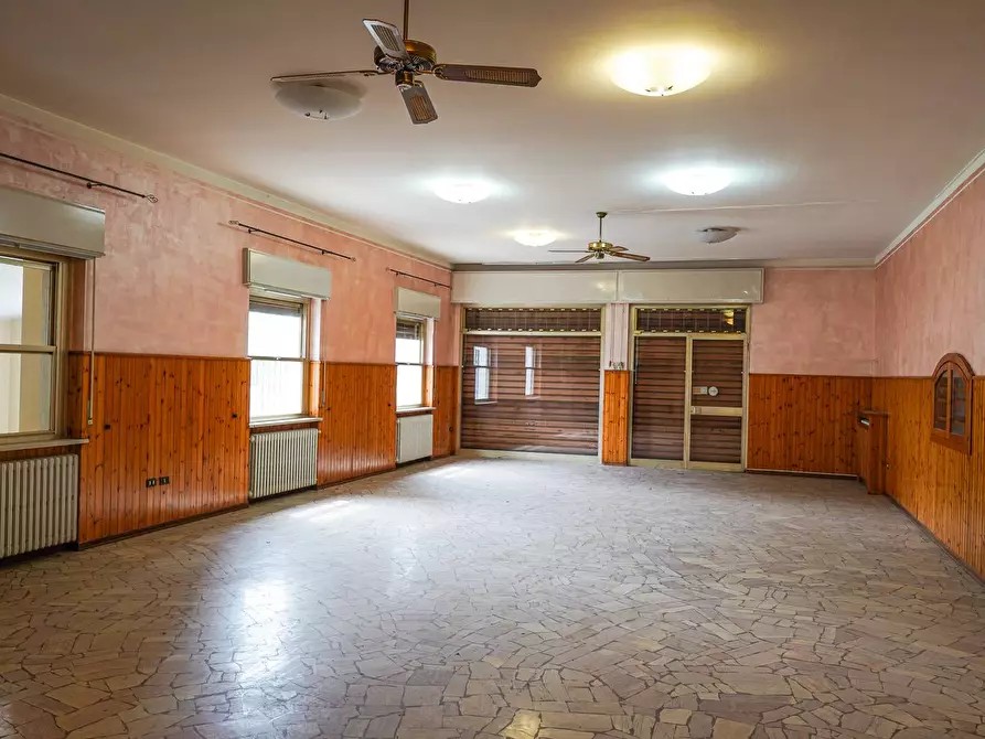 Immagine 2 di Palazzo in vendita  in Via vittorio Veneto 1 a Almenno San Bartolomeo