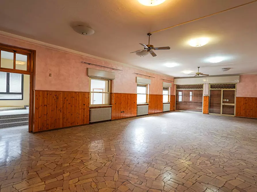 Immagine 3 di Palazzo in vendita  in Via vittorio Veneto 1 a Almenno San Bartolomeo