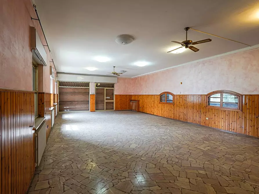 Immagine 4 di Palazzo in vendita  in Via vittorio Veneto 1 a Almenno San Bartolomeo