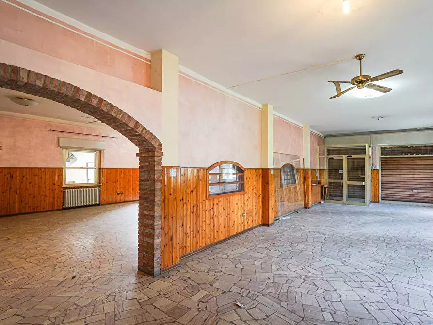 Immagine 6 di Palazzo in vendita  in Via vittorio Veneto 1 a Almenno San Bartolomeo