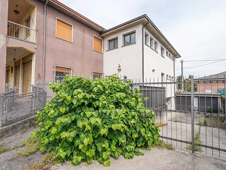 Immagine 7 di Palazzo in vendita  in Via vittorio Veneto 1 a Almenno San Bartolomeo