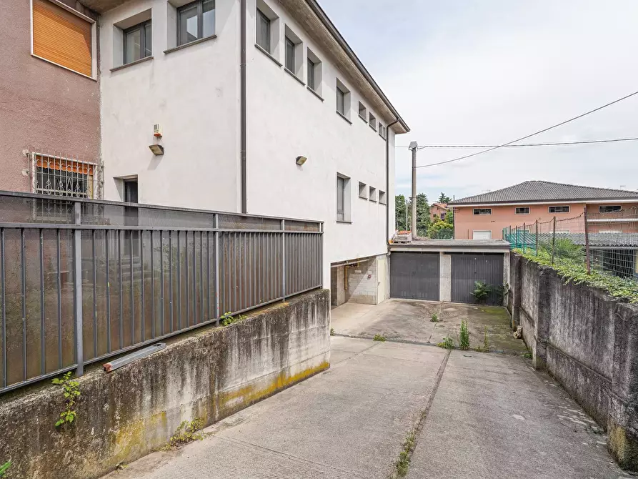 Immagine 8 di Palazzo in vendita  in Via vittorio Veneto 1 a Almenno San Bartolomeo