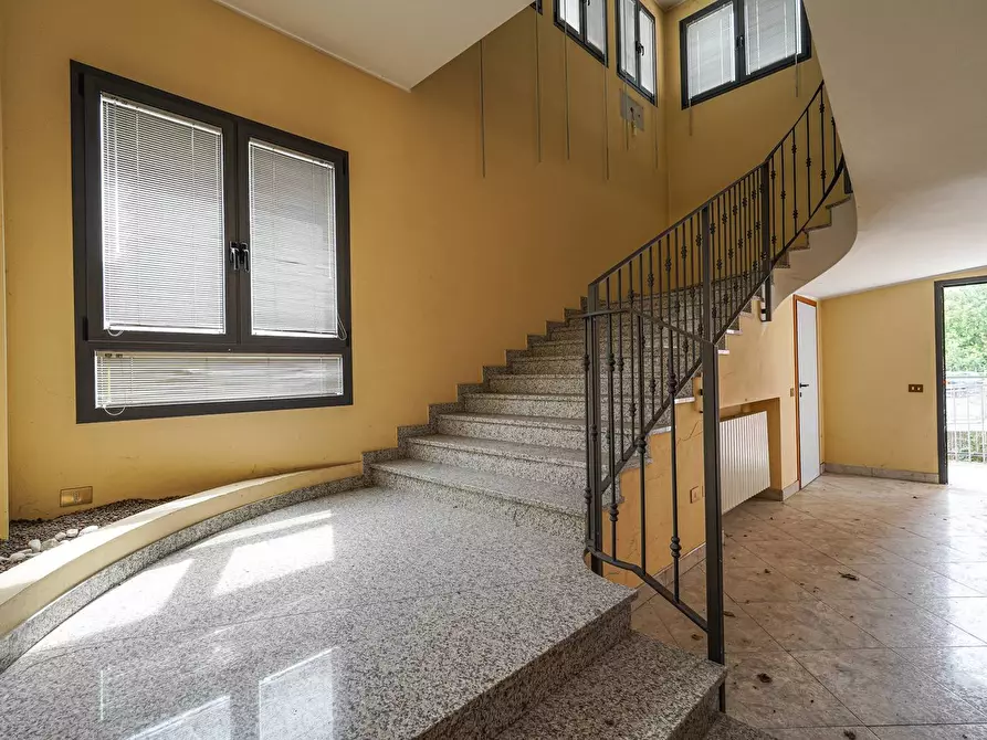 Immagine 26 di Palazzo in vendita  in Via vittorio Veneto 1 a Almenno San Bartolomeo