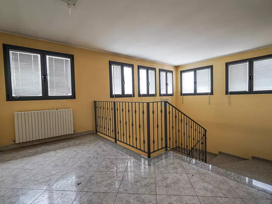 Immagine 27 di Palazzo in vendita  in Via vittorio Veneto 1 a Almenno San Bartolomeo