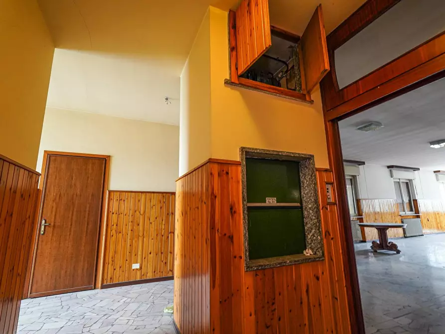 Immagine 29 di Palazzo in vendita  in Via vittorio Veneto 1 a Almenno San Bartolomeo