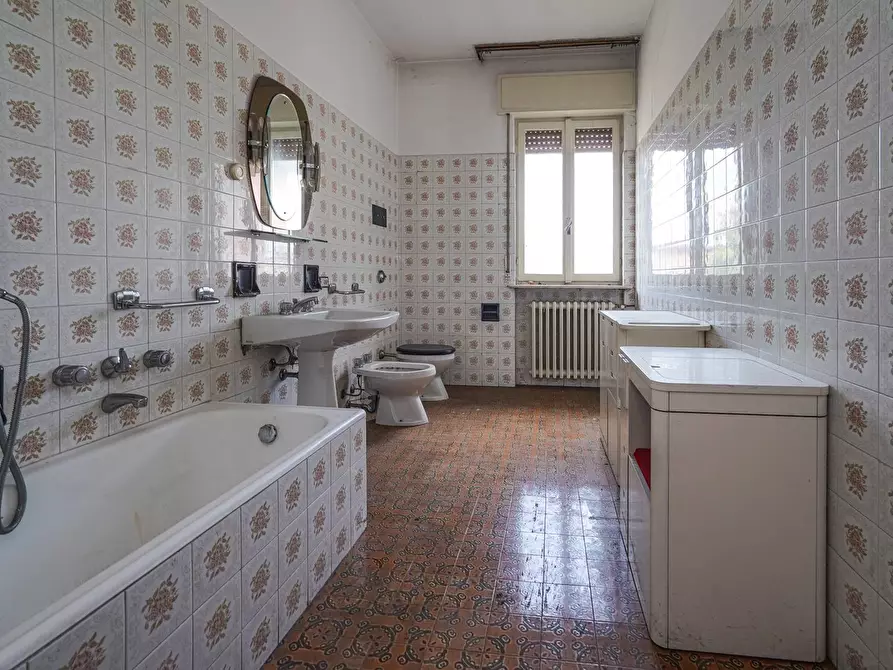 Immagine 34 di Palazzo in vendita  in Via vittorio Veneto 1 a Almenno San Bartolomeo