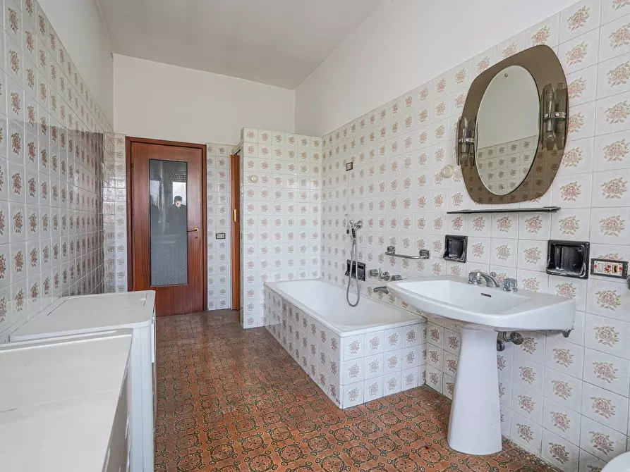 Immagine 36 di Palazzo in vendita  in Via vittorio Veneto 1 a Almenno San Bartolomeo