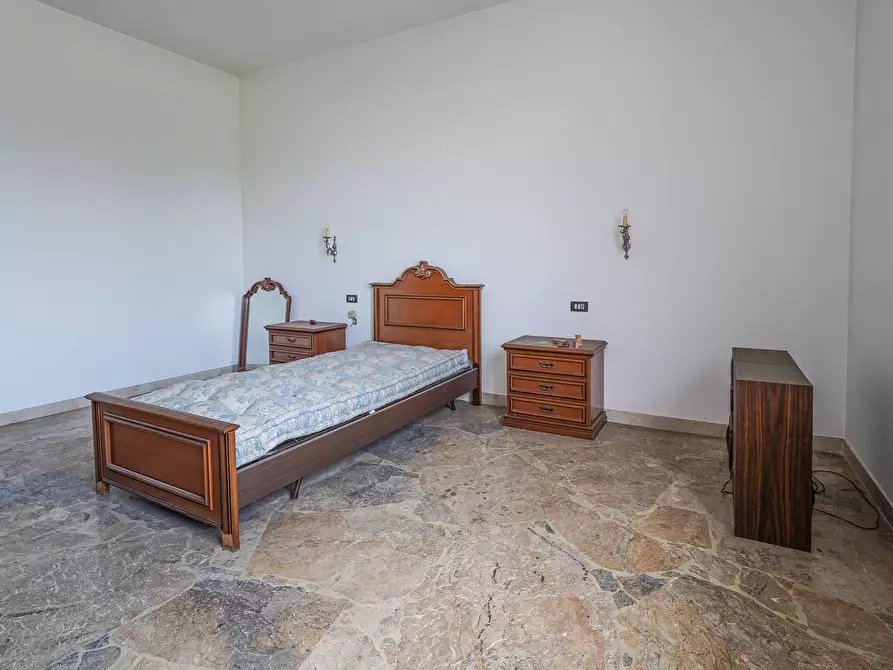 Immagine 38 di Palazzo in vendita  in Via vittorio Veneto 1 a Almenno San Bartolomeo