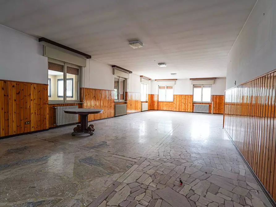 Immagine 43 di Palazzo in vendita  in Via vittorio Veneto 1 a Almenno San Bartolomeo