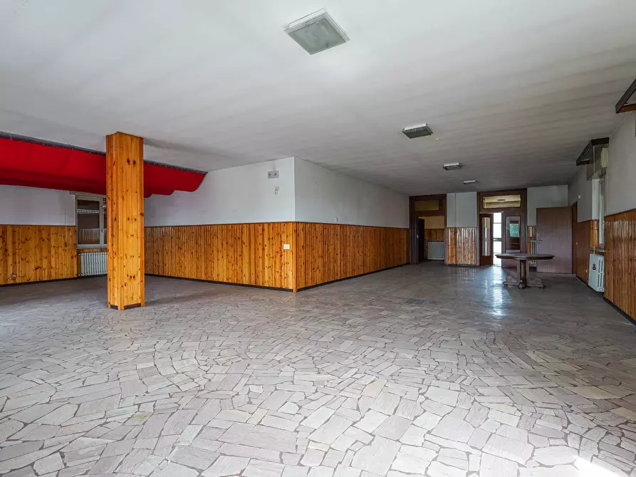 Immagine 46 di Palazzo in vendita  in Via vittorio Veneto 1 a Almenno San Bartolomeo