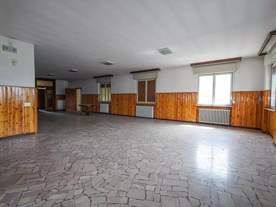 Immagine 47 di Palazzo in vendita  in Via vittorio Veneto 1 a Almenno San Bartolomeo