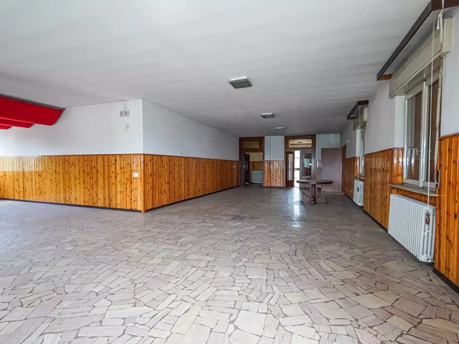 Immagine 49 di Palazzo in vendita  in Via vittorio Veneto 1 a Almenno San Bartolomeo