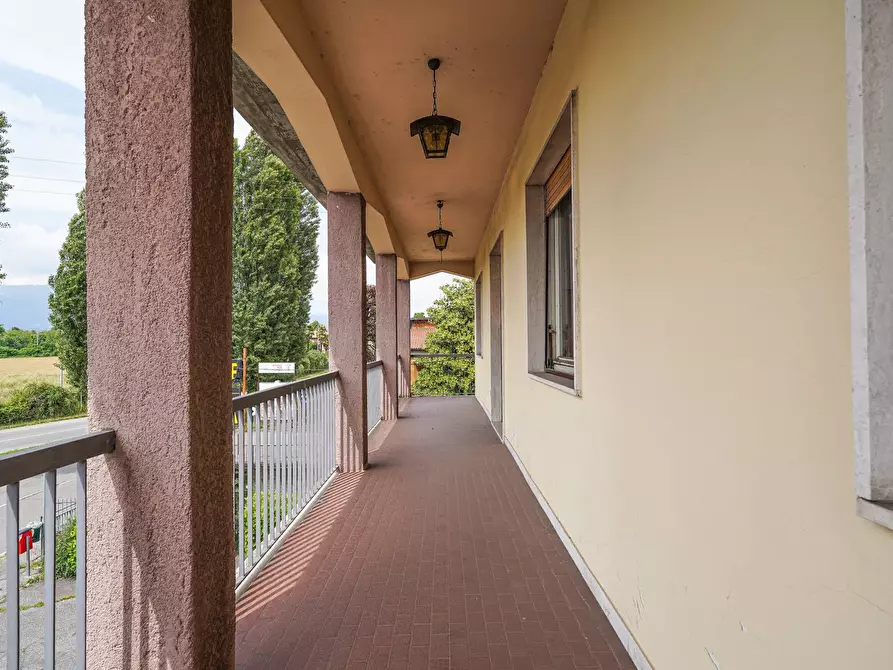 Immagine 53 di Palazzo in vendita  in Via vittorio Veneto 1 a Almenno San Bartolomeo