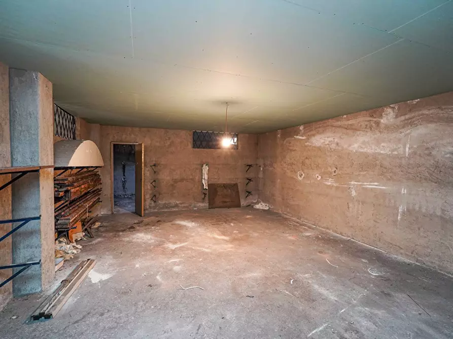 Immagine 65 di Palazzo in vendita  in Via vittorio Veneto 1 a Almenno San Bartolomeo