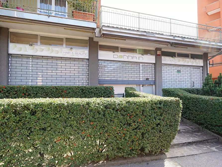 Immagine 40 di Negozio in vendita  in VIA  VERDI 15 a Almenno San Bartolomeo