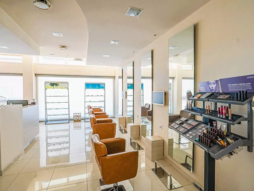 Immagine 2 di Negozio in vendita  in VIA  VERDI 15 a Almenno San Bartolomeo