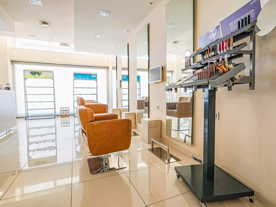 Immagine 3 di Negozio in vendita  in VIA  VERDI 15 a Almenno San Bartolomeo