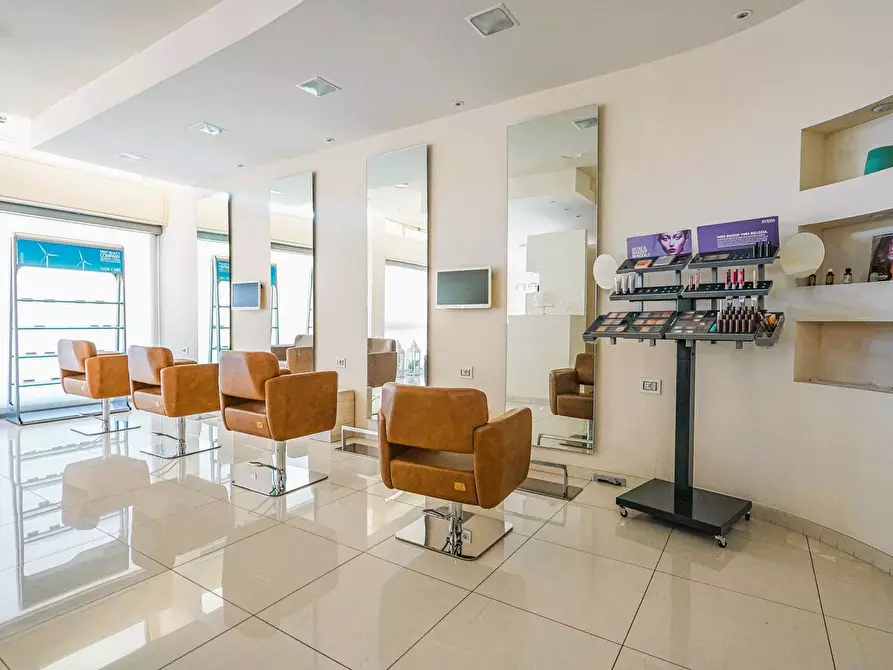 Immagine 4 di Negozio in vendita  in VIA  VERDI 15 a Almenno San Bartolomeo