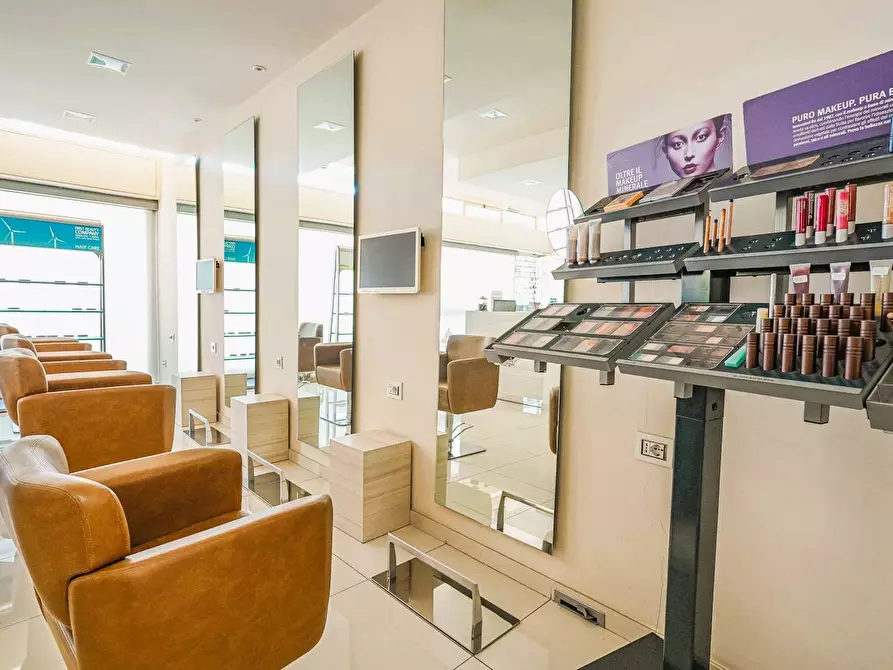 Immagine 5 di Negozio in vendita  in VIA  VERDI 15 a Almenno San Bartolomeo