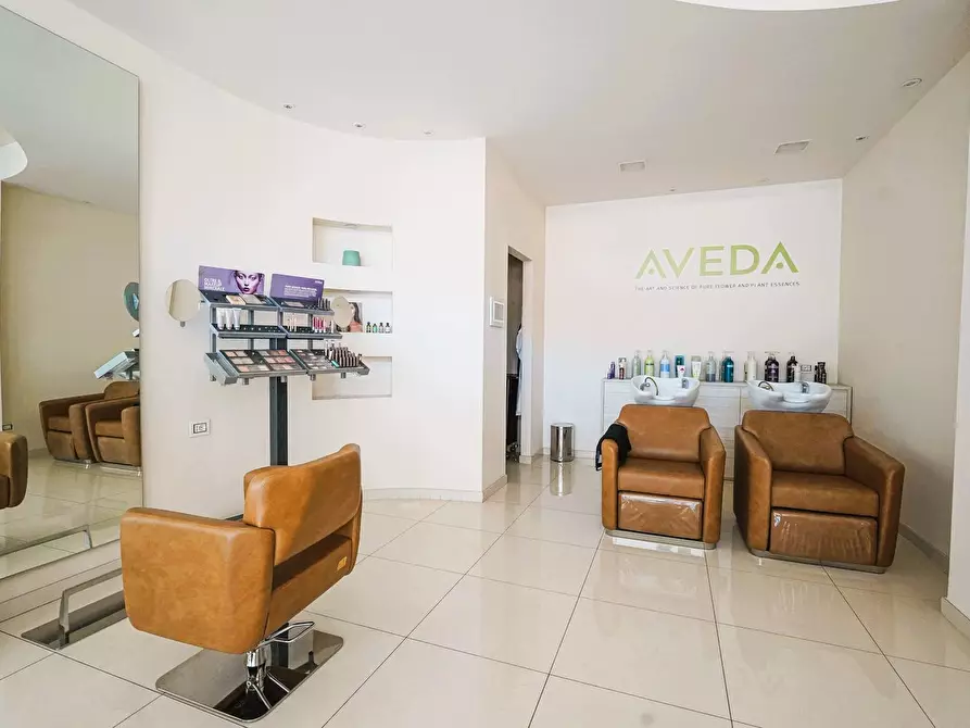 Immagine 7 di Negozio in vendita  in VIA  VERDI 15 a Almenno San Bartolomeo