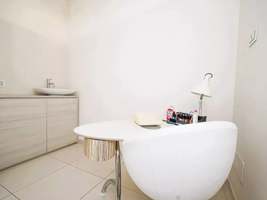 Immagine 22 di Negozio in vendita  in VIA  VERDI 15 a Almenno San Bartolomeo