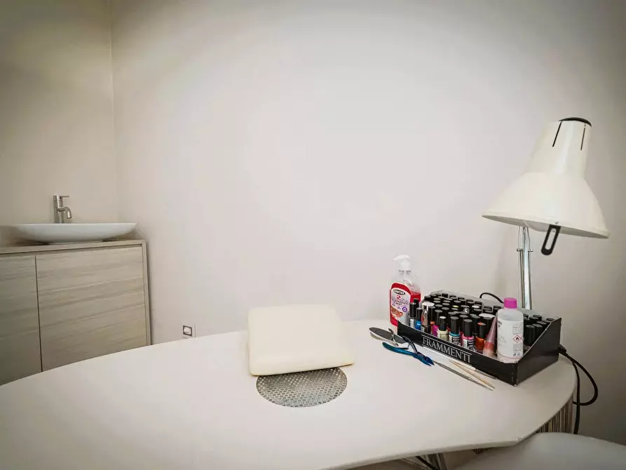 Immagine 23 di Negozio in vendita  in VIA  VERDI 15 a Almenno San Bartolomeo