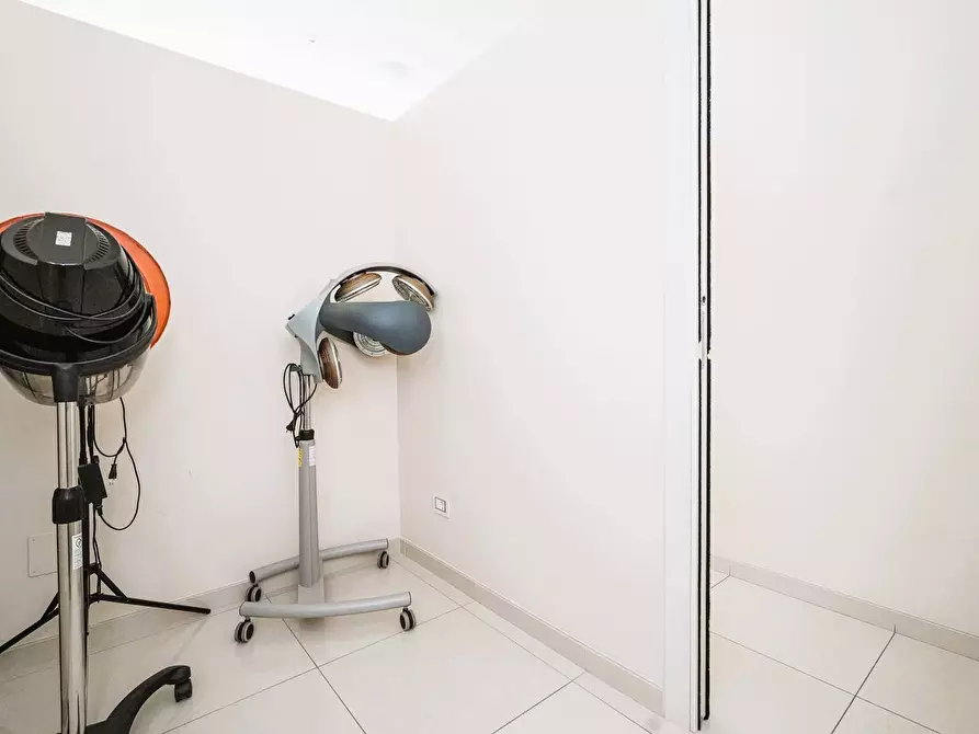 Immagine 26 di Negozio in vendita  in VIA  VERDI 15 a Almenno San Bartolomeo