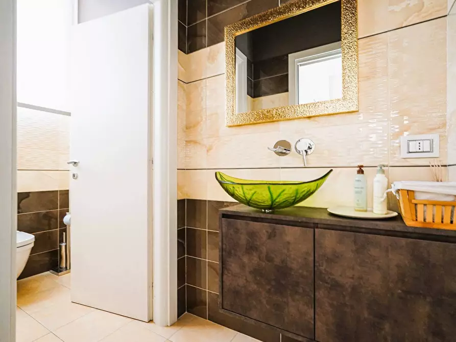 Immagine 29 di Negozio in vendita  in VIA  VERDI 15 a Almenno San Bartolomeo