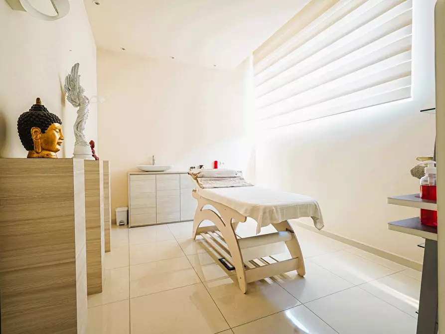 Immagine 31 di Negozio in vendita  in VIA  VERDI 15 a Almenno San Bartolomeo