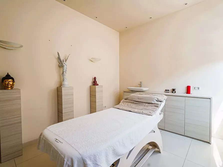 Immagine 33 di Negozio in vendita  in VIA  VERDI 15 a Almenno San Bartolomeo