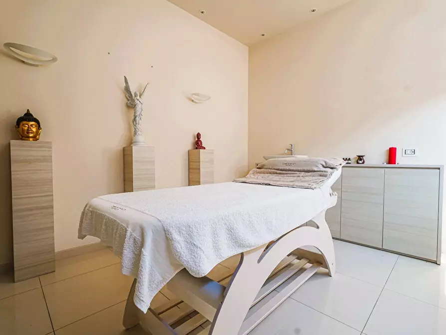 Immagine 34 di Negozio in vendita  in VIA  VERDI 15 a Almenno San Bartolomeo