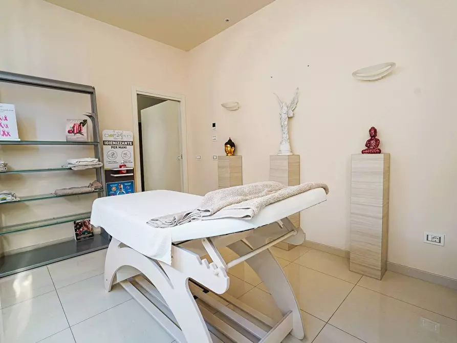 Immagine 35 di Negozio in vendita  in VIA  VERDI 15 a Almenno San Bartolomeo