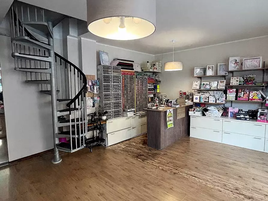 Immagine 5 di Negozio in vendita  in PIAZZA CASTELLO 14 a Castel Rozzone