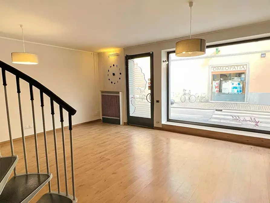 Immagine 2 di Negozio in vendita  in PIAZZA CASTELLO 14 a Castel Rozzone