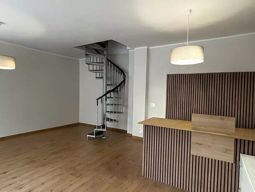 Immagine 1 di Negozio in vendita  in PIAZZA CASTELLO 14 a Castel Rozzone