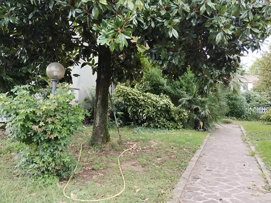 Immagine 2 di Villa in vendita  in VIA VERDELLINO 40 a Osio Sotto