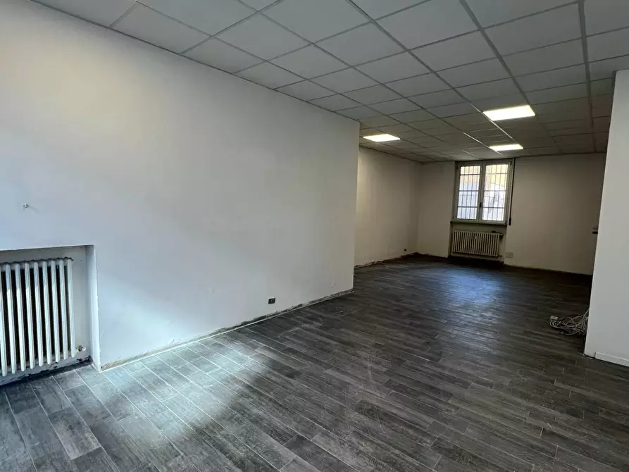 Immagine 12 di Locale commerciale in vendita  in via baschenis 7 a Bergamo