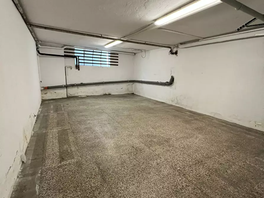 Immagine 18 di Locale commerciale in vendita  in via baschenis 7 a Bergamo