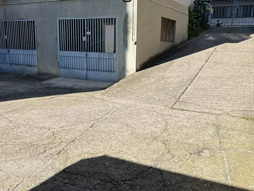 Immagine 21 di Locale commerciale in vendita  in via baschenis 7 a Bergamo